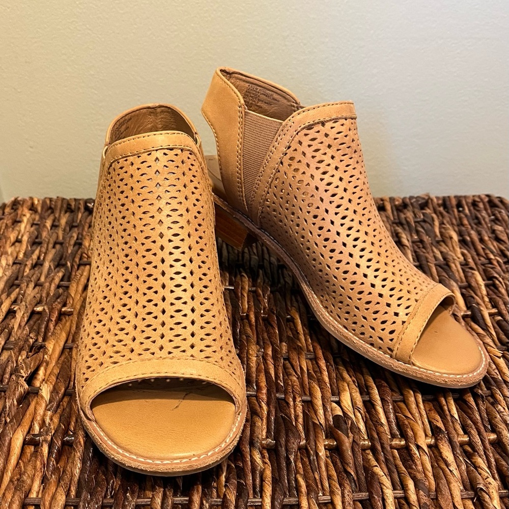 Sofft Nalda Sandal, size 6.5 M, color “New Caramel”, Leather